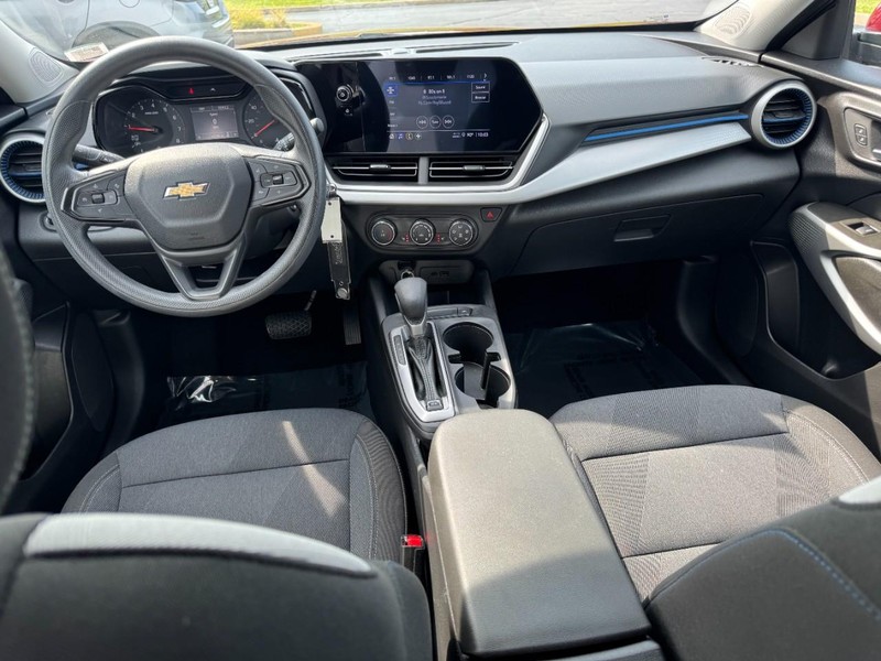 Chevrolet Trax Vehicle Image 11