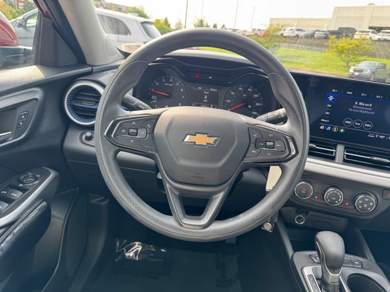 Chevrolet Trax Vehicle Image 12