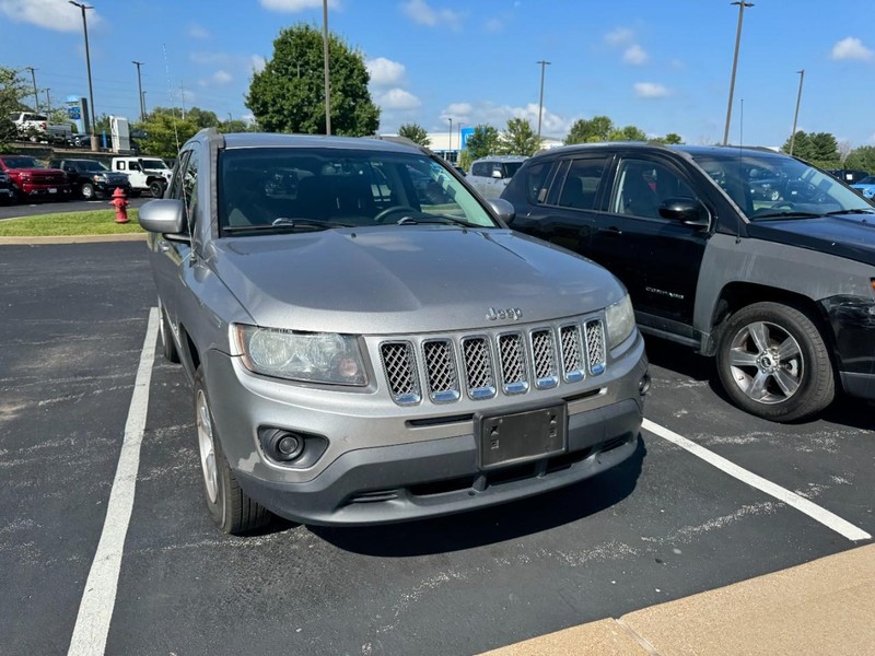 Jeep Compass Vehicle Image 02
