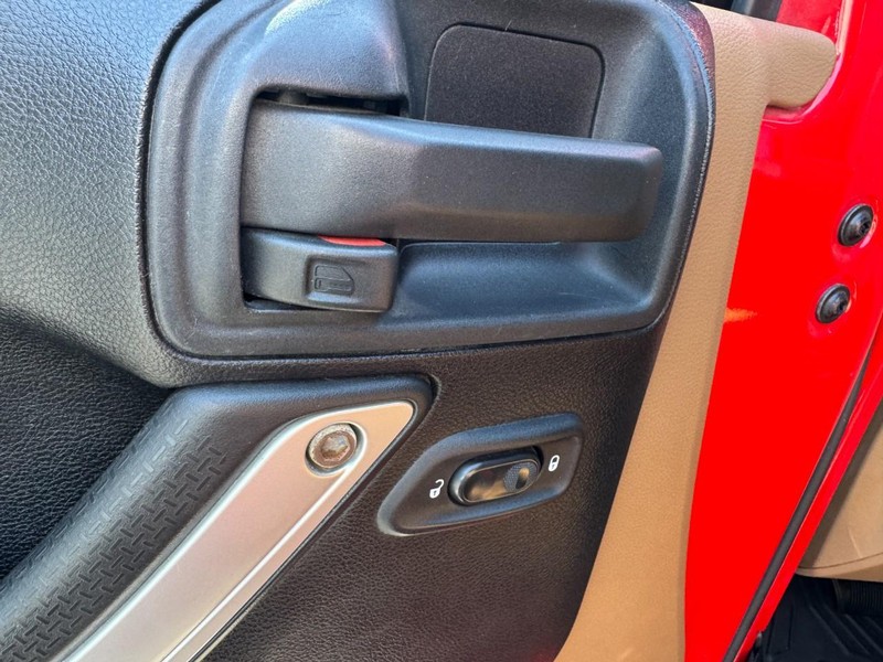 Jeep Wrangler Unlimited Vehicle Image 12