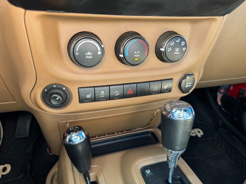 Jeep Wrangler Unlimited Vehicle Image 15