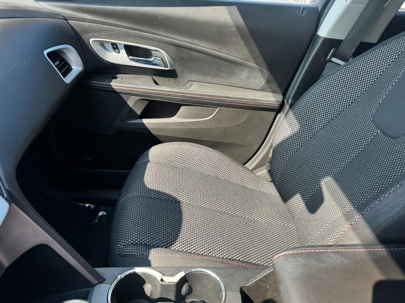 Chevrolet Equinox Vehicle Image 13