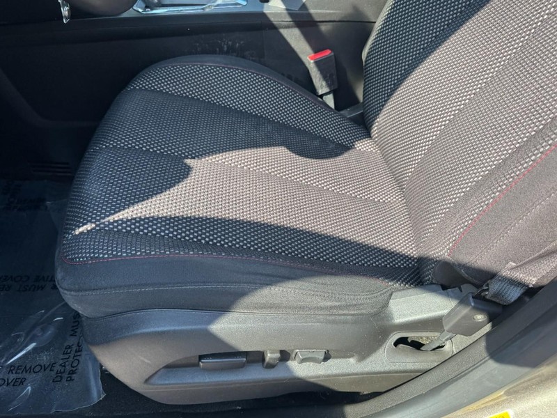Chevrolet Equinox Vehicle Image 14