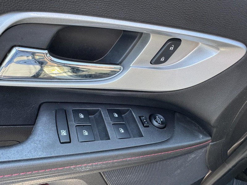 Chevrolet Equinox Vehicle Image 15