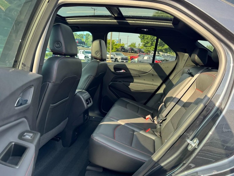 Chevrolet Equinox Vehicle Full-screen Gallery Image 10