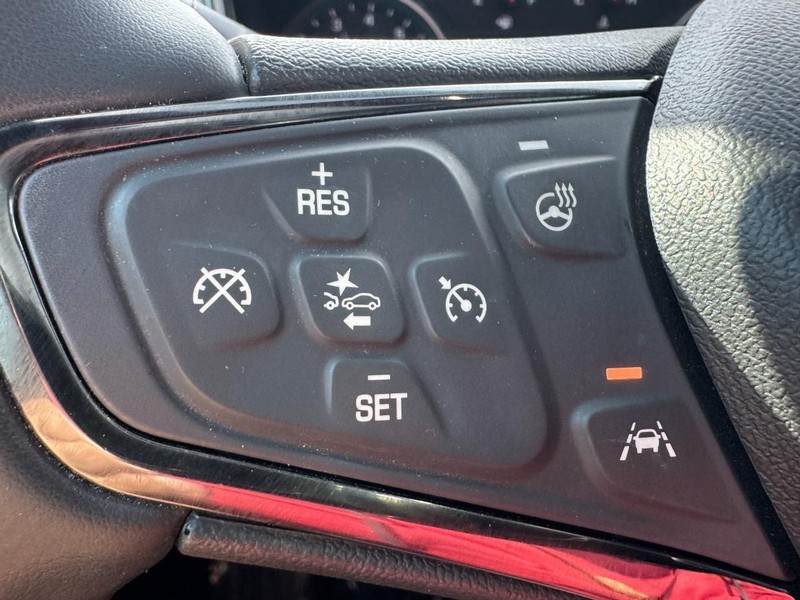 Chevrolet Equinox Vehicle Full-screen Gallery Image 17