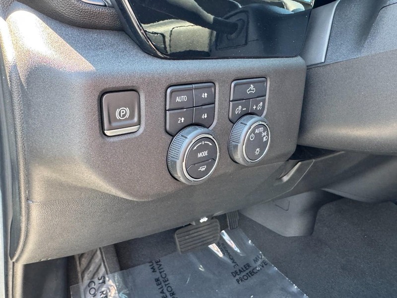 Chevrolet Silverado 1500 Vehicle Image 16