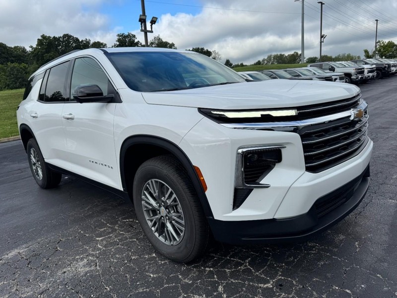 Chevrolet Traverse Vehicle Image 02