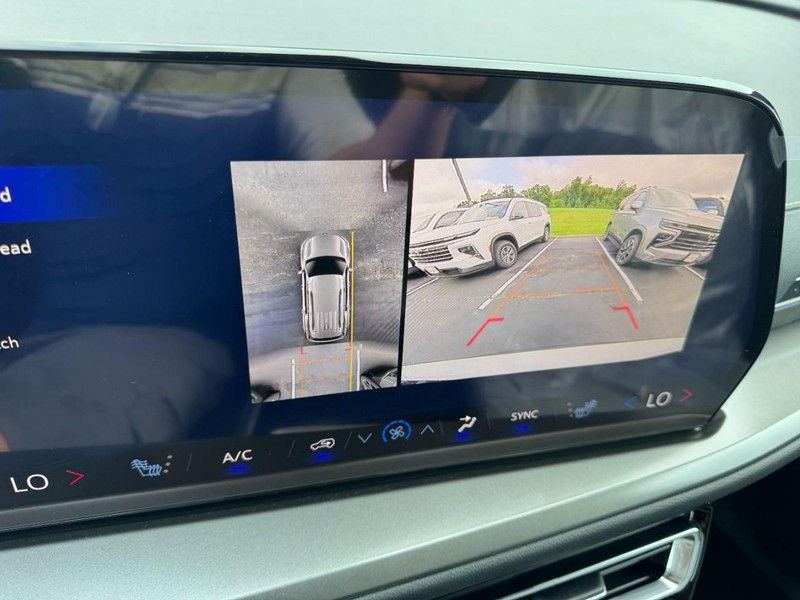 Chevrolet Traverse Vehicle Image 16