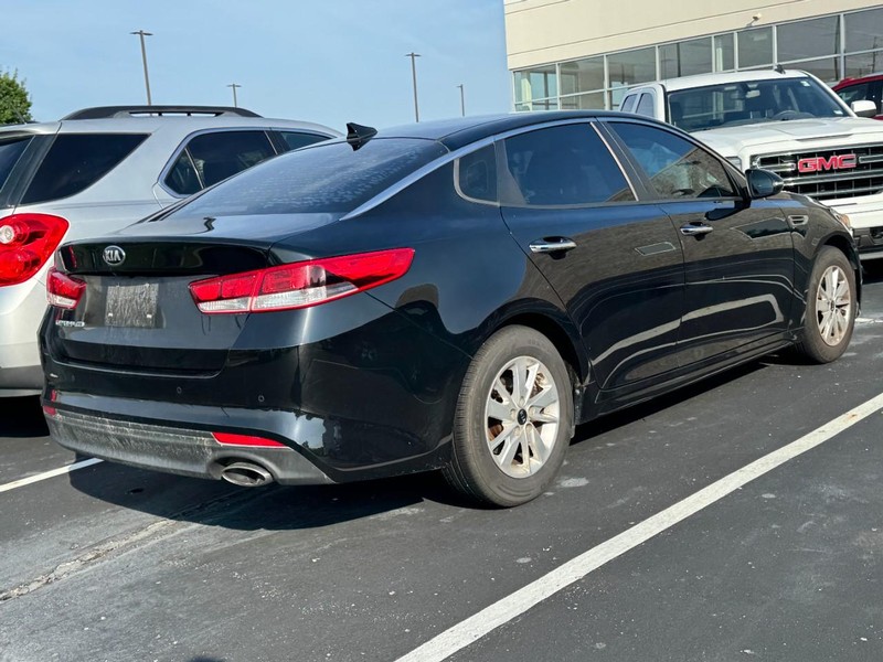 Kia Optima Vehicle Image 03
