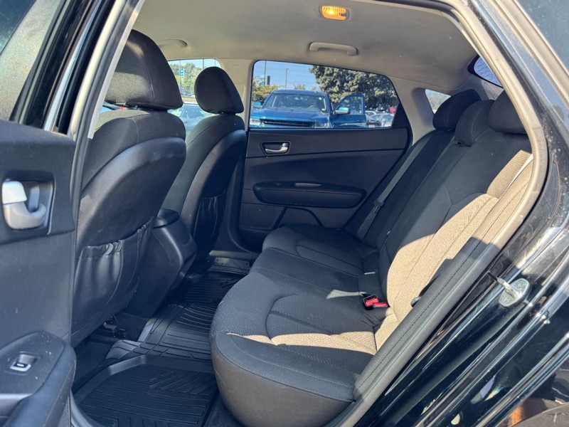 Kia Optima Vehicle Image 10