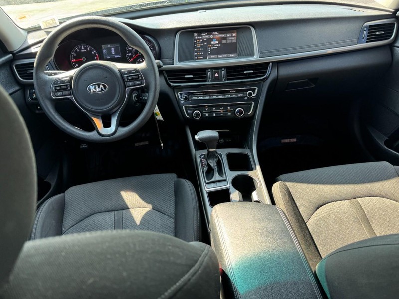 Kia Optima Vehicle Image 11