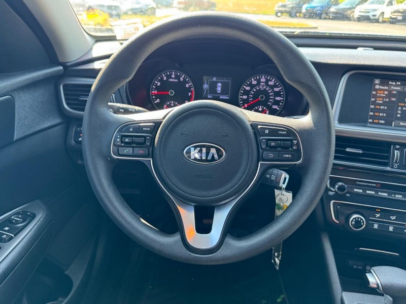 Kia Optima Vehicle Image 12