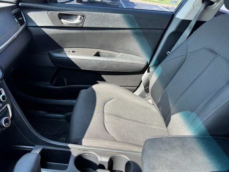 Kia Optima Vehicle Image 13