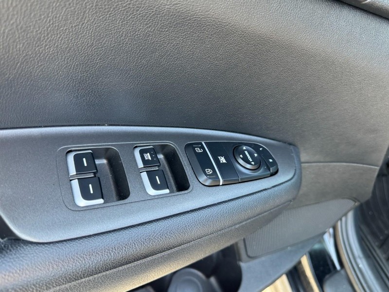 Kia Optima Vehicle Image 15