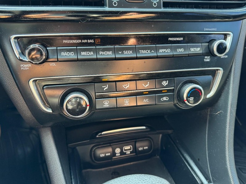 Kia Optima Vehicle Image 18