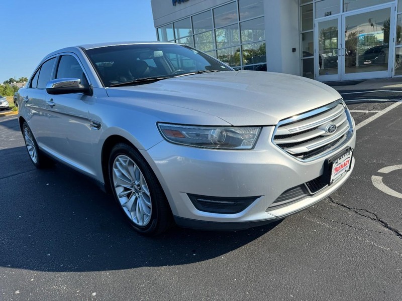 Ford Taurus Vehicle Image 02