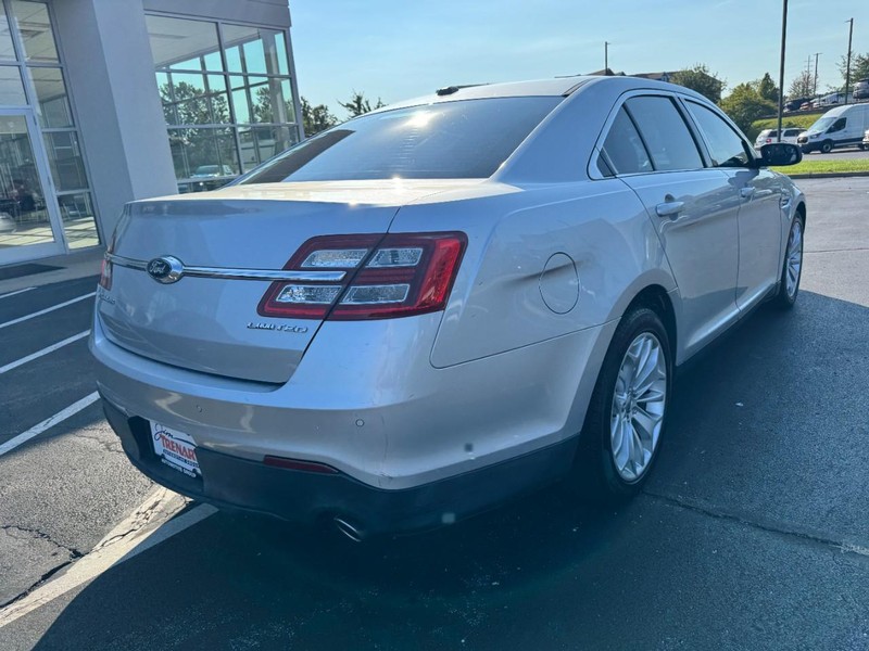 Ford Taurus Vehicle Image 03
