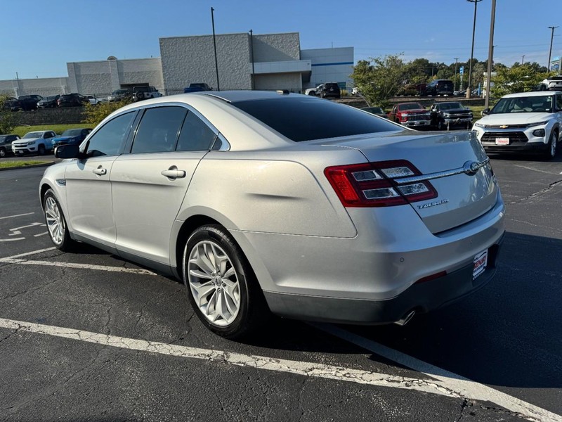 Ford Taurus Vehicle Image 05