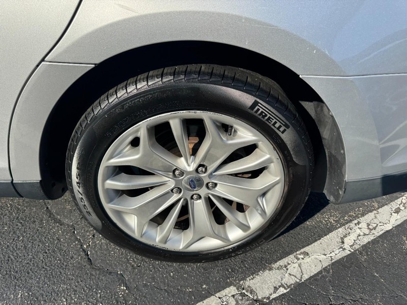 Ford Taurus Vehicle Image 07
