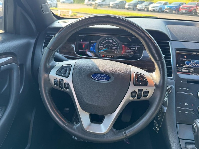 Ford Taurus Vehicle Image 12