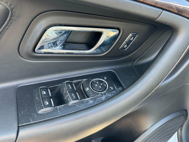 Ford Taurus Vehicle Image 15