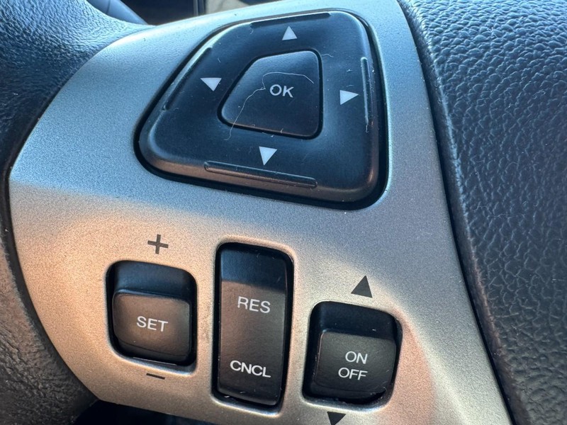 Ford Taurus Vehicle Image 16