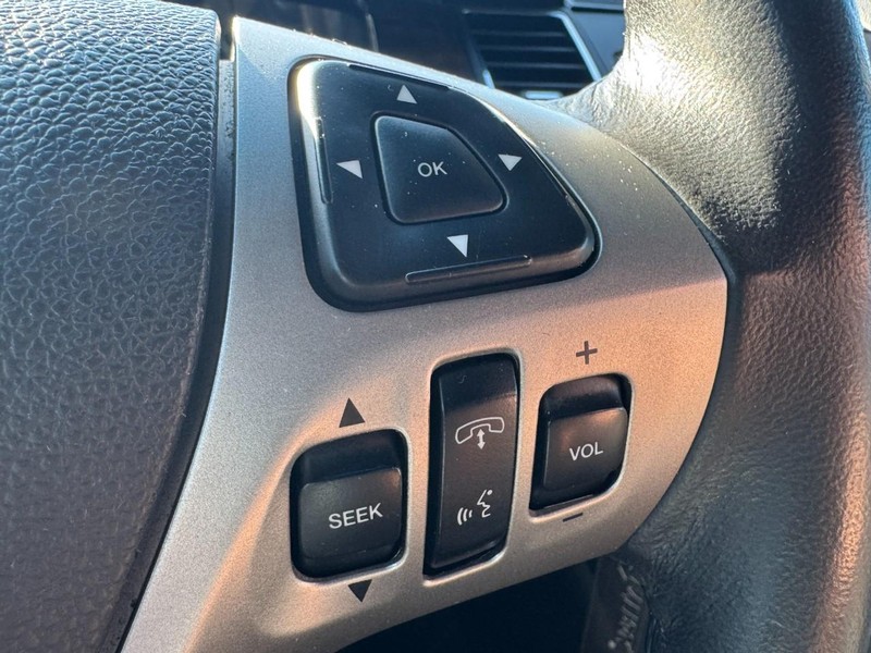 Ford Taurus Vehicle Image 17