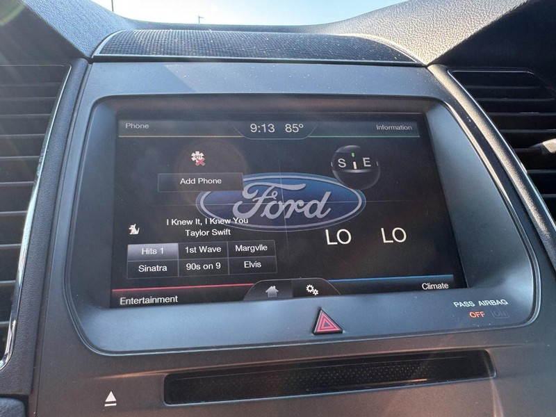 Ford Taurus Vehicle Image 19