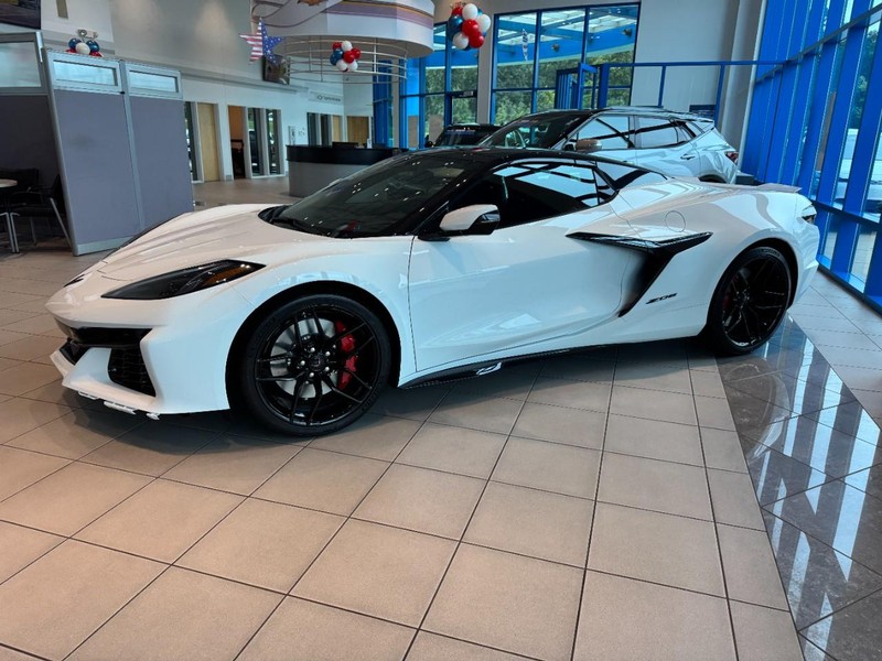 Chevrolet Corvette Vehicle Image 04