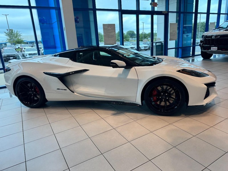 Chevrolet Corvette Vehicle Image 05