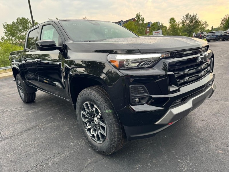 Chevrolet Colorado Vehicle Image 02