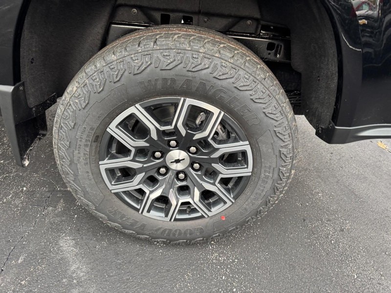 Chevrolet Colorado Vehicle Image 06