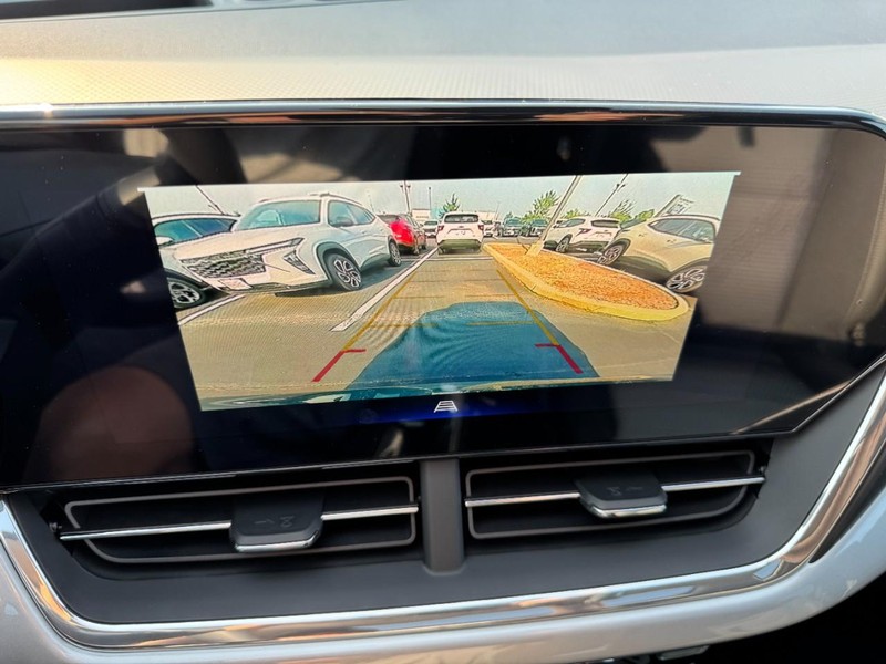 Chevrolet Trax Vehicle Image 16