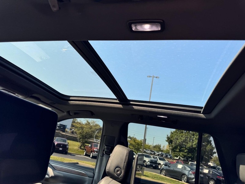 Chevrolet Tahoe Vehicle Image 12