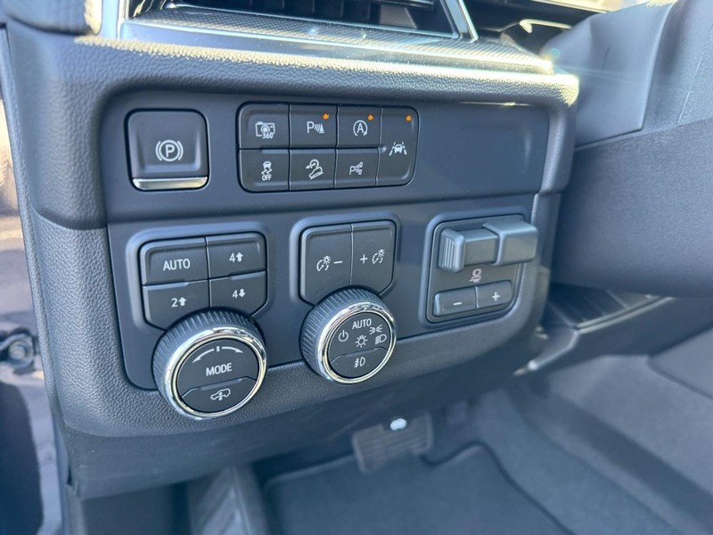 Chevrolet Tahoe Vehicle Image 13
