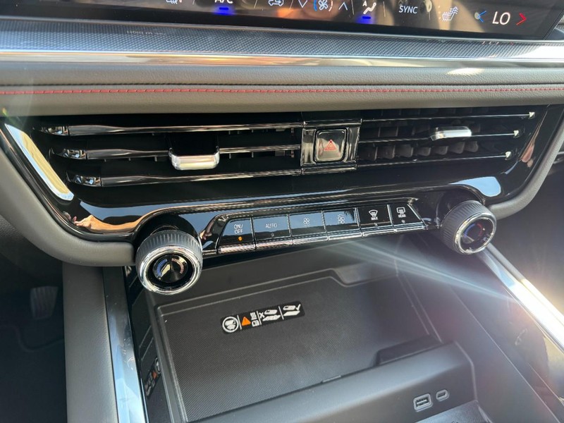 Chevrolet Tahoe Vehicle Image 16