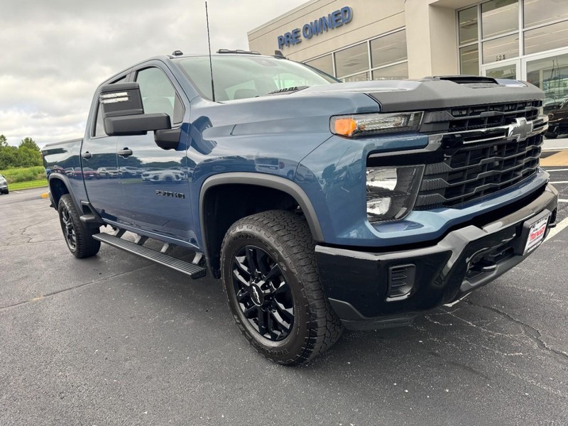Chevrolet Silverado 2500HD Vehicle Image 02
