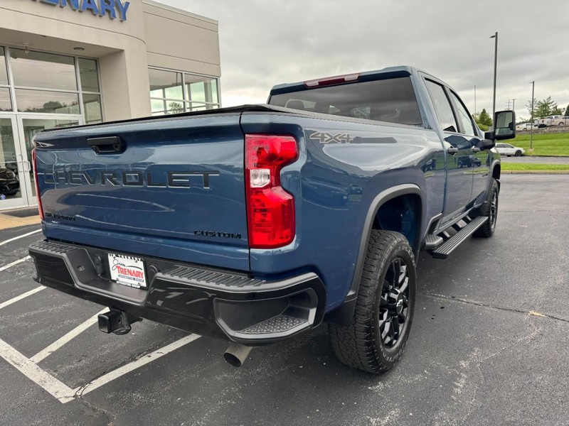 Chevrolet Silverado 2500HD Vehicle Image 03