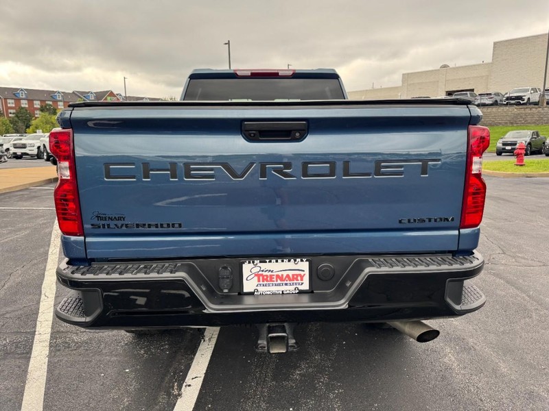 Chevrolet Silverado 2500HD Vehicle Image 04