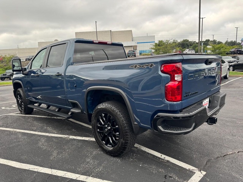 Chevrolet Silverado 2500HD Vehicle Image 05