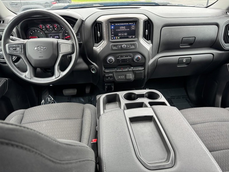 Chevrolet Silverado 2500HD Vehicle Image 11