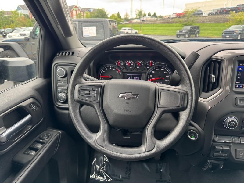 Chevrolet Silverado 2500HD Vehicle Image 12