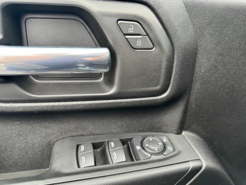 Chevrolet Silverado 2500HD Vehicle Image 15