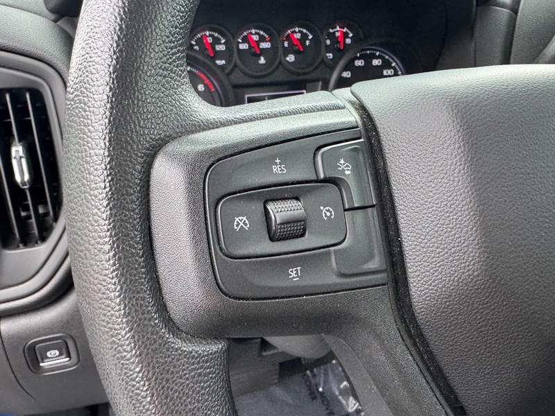 Chevrolet Silverado 2500HD Vehicle Image 17