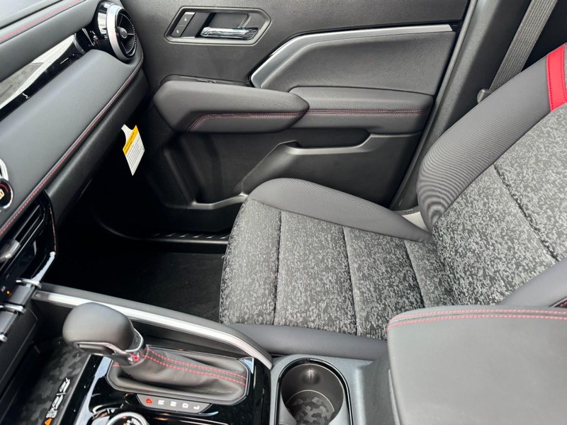 Chevrolet Colorado Vehicle Image 09