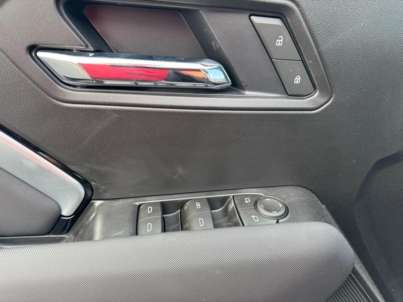 Chevrolet Colorado Vehicle Image 11