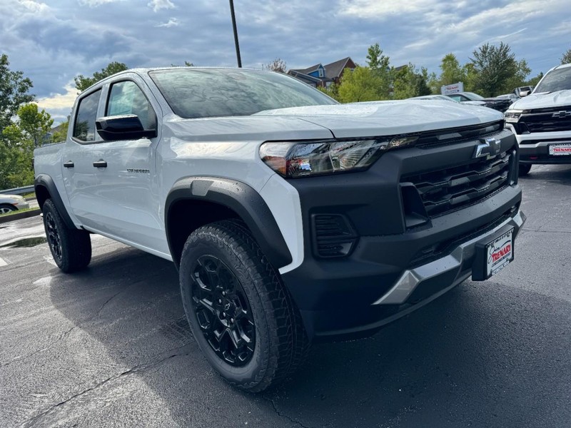 Chevrolet Colorado Vehicle Image 02