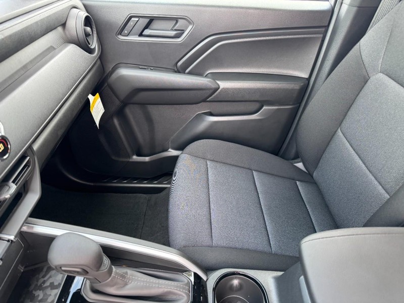 Chevrolet Colorado Vehicle Image 09