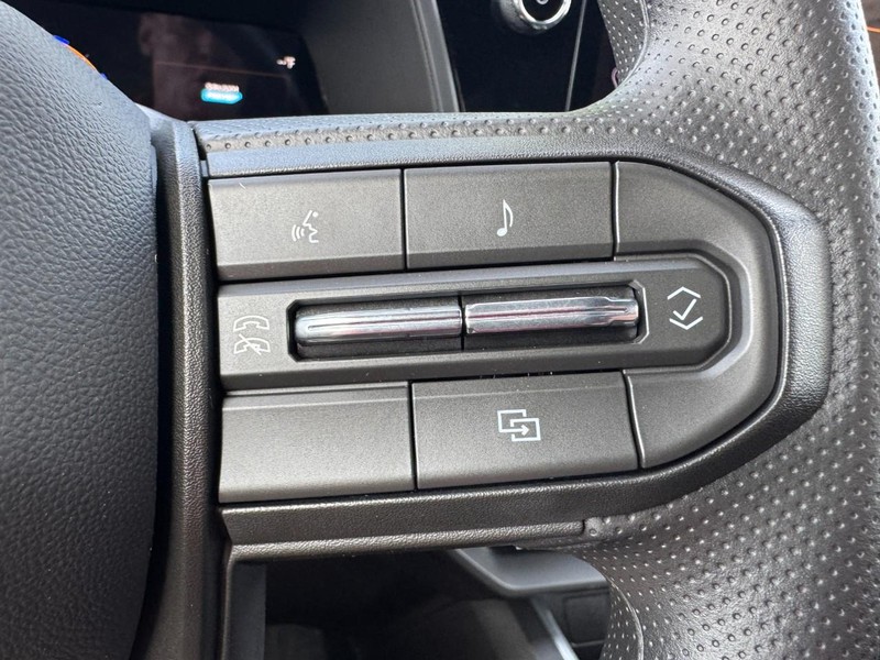 Chevrolet Colorado Vehicle Image 13